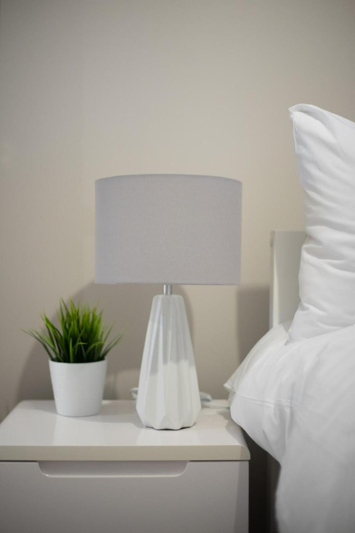 Deluxe Apartment Near Cabot Circus W Parking Sleeps 5 Bristol Exterior foto